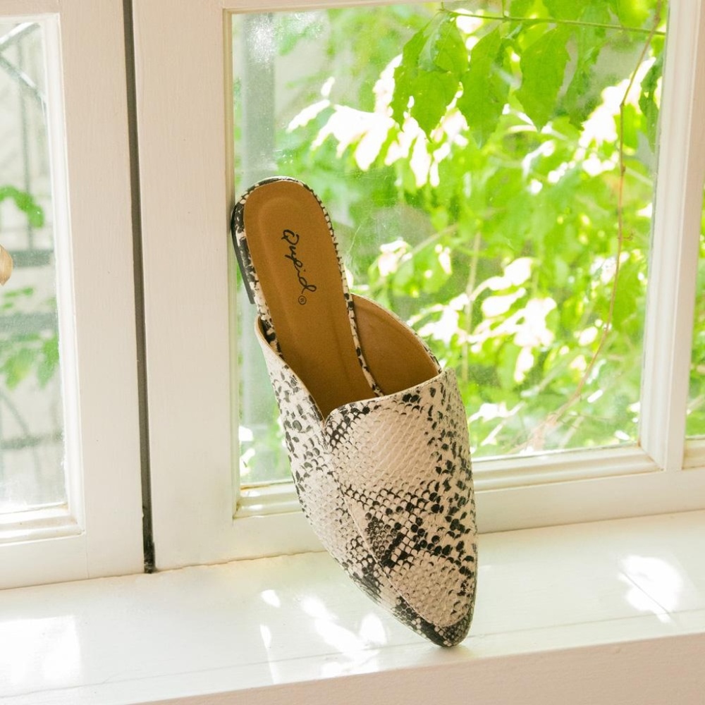 Qupid Snakeskin Slide in Mule - NEW